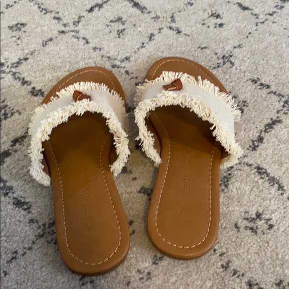 Thong-style sandal - Picture 4 of 5